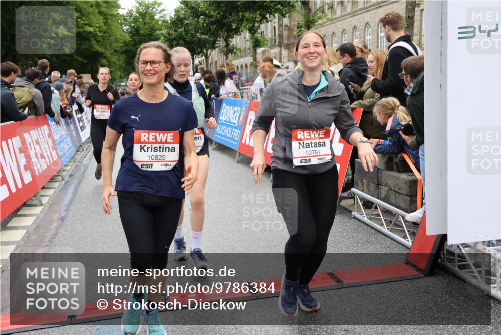 14.06.2026 - REWE Women's Run Strokosch-Dieckow http://msf.ph/oto/9786384 14.06.2026 10:07:03 Ziel 10060, 10061, 10428, 10505, 10791, 10825, 10939, 11031, 11354, 11476 meine-sportfotos.de