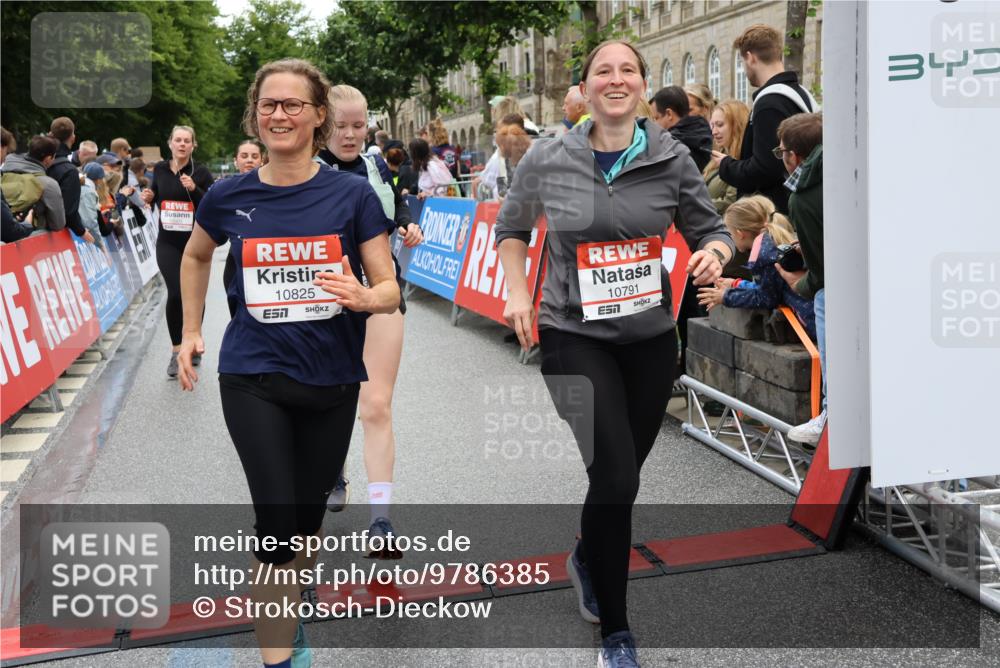 14.06.2026 - REWE Women's Run Strokosch-Dieckow http://msf.ph/oto/9786385 14.06.2026 10:07:03 Ziel 10060, 10061, 10428, 10505, 10791, 10825, 10939, 11031, 11354, 11476 meine-sportfotos.de
