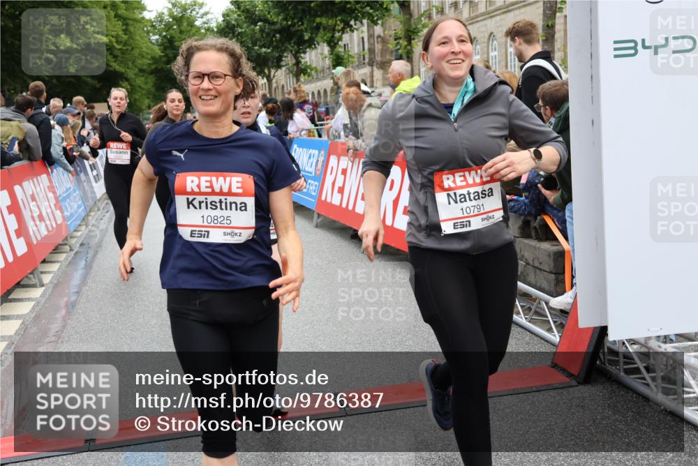 14.06.2026 - REWE Women's Run Strokosch-Dieckow http://msf.ph/oto/9786387 14.06.2026 10:07:03 Ziel 10060, 10061, 10428, 10505, 10791, 10825, 10939, 11031, 11354, 11476 meine-sportfotos.de