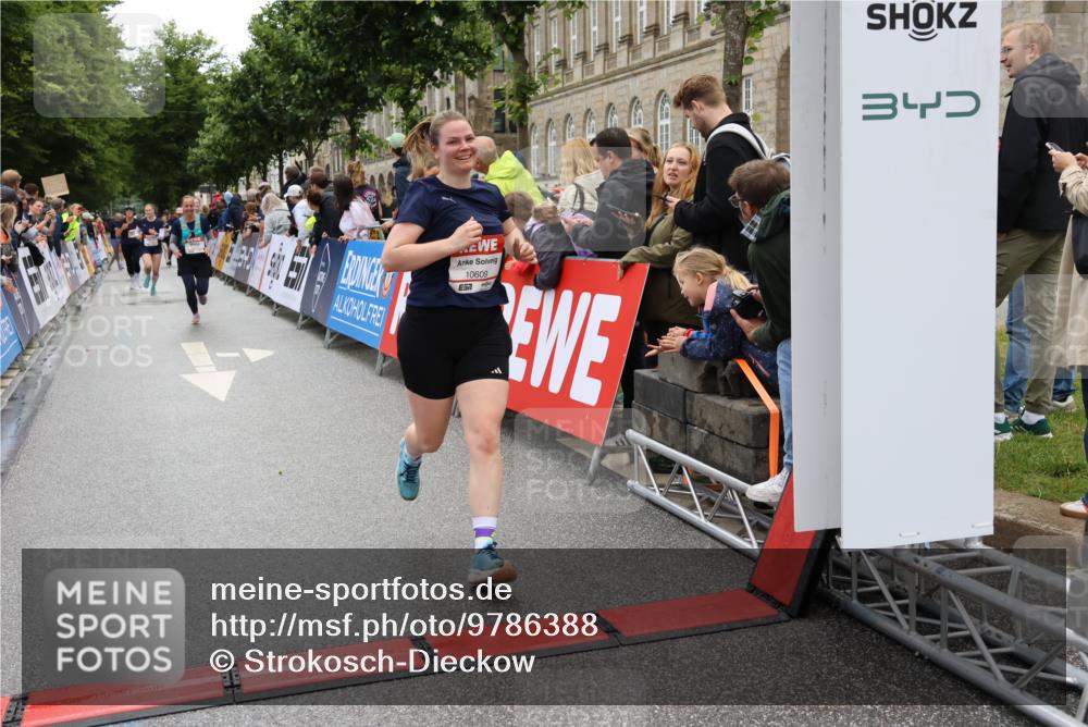 14.06.2026 - REWE Women's Run Strokosch-Dieckow http://msf.ph/oto/9786388 14.06.2026 10:07:09 Ziel 10060, 10061, 10505, 10609, 10791, 10825, 10939, 11015, 11354, 11476 meine-sportfotos.de