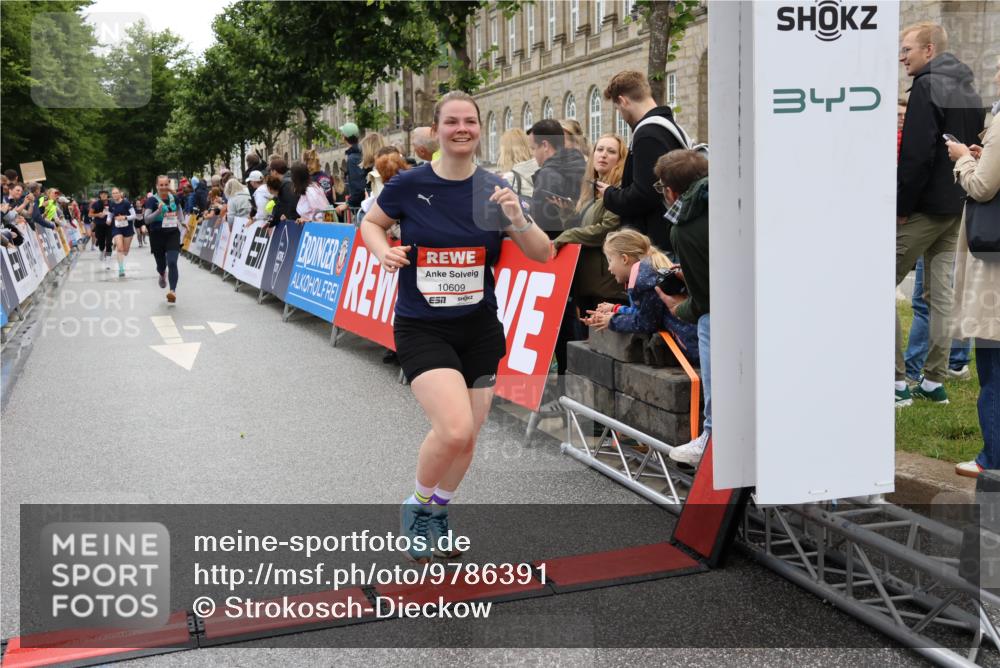 14.06.2026 - REWE Women's Run Strokosch-Dieckow http://msf.ph/oto/9786391 14.06.2026 10:07:09 Ziel 10060, 10061, 10505, 10609, 10791, 10825, 10939, 11015, 11354, 11476 meine-sportfotos.de