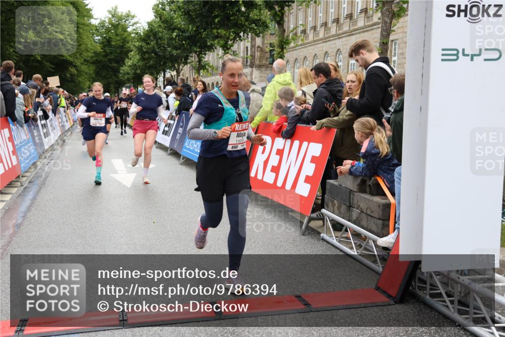 14.06.2026 - REWE Women's Run Strokosch-Dieckow http://msf.ph/oto/9786394 14.06.2026 10:07:12 Ziel 10205, 10467, 10505, 10609, 10939, 10949, 11015, 11161, 11476 meine-sportfotos.de