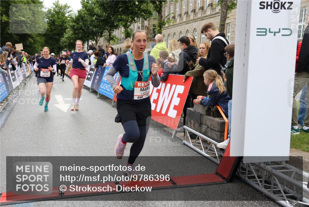 14.06.2026 - REWE Women's Run Strokosch-Dieckow http://msf.ph/oto/9786396 14.06.2026 10:07:12 Ziel 10205, 10467, 10505, 10609, 10939, 10949, 11015, 11161, 11476 meine-sportfotos.de