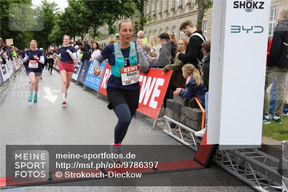 14.06.2026 - REWE Women's Run Strokosch-Dieckow http://msf.ph/oto/9786397 14.06.2026 10:07:12 Ziel 10205, 10467, 10505, 10609, 10939, 10949, 11015, 11161, 11476 meine-sportfotos.de