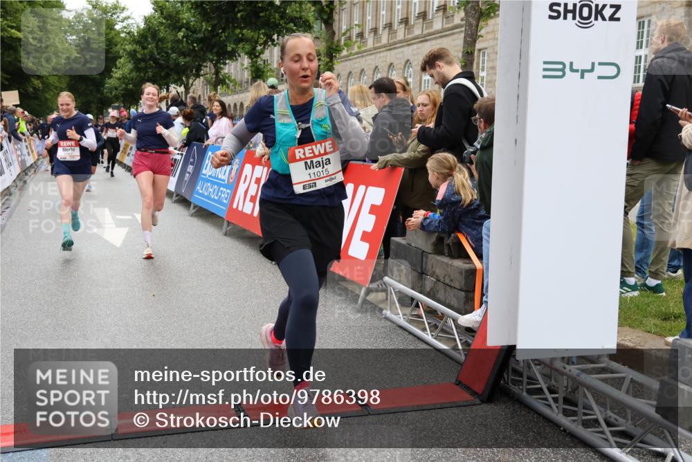 14.06.2026 - REWE Women's Run Strokosch-Dieckow http://msf.ph/oto/9786398 14.06.2026 10:07:12 Ziel 10205, 10467, 10505, 10609, 10939, 10949, 11015, 11161, 11476 meine-sportfotos.de