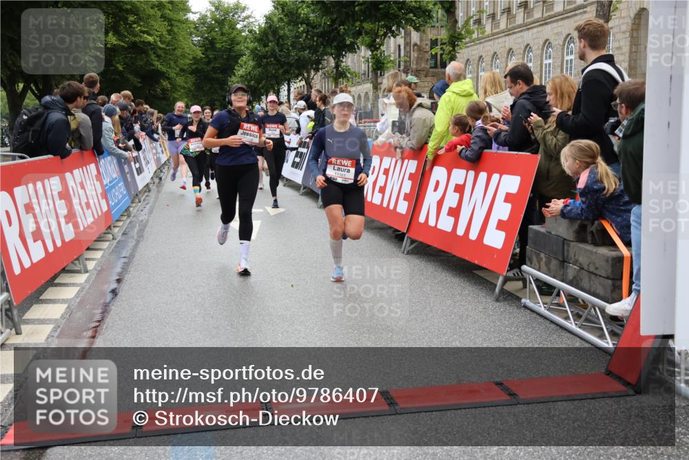 14.06.2026 - REWE Women's Run Strokosch-Dieckow http://msf.ph/oto/9786407 14.06.2026 10:07:15 Ziel 10006, 10007, 10008, 10009, 10205, 10467, 10609, 10888, 10949, 11015, 11084, 11127, 11161 meine-sportfotos.de