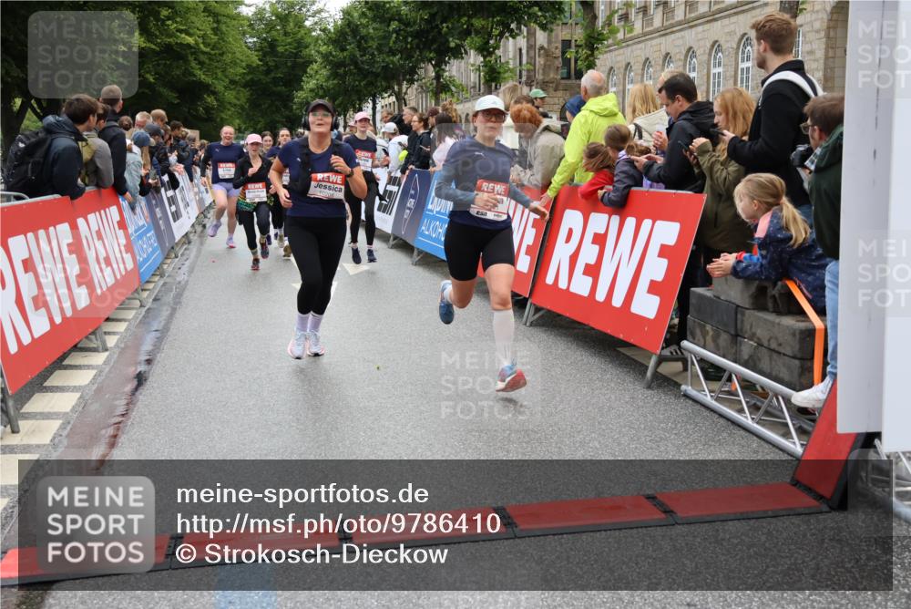 14.06.2026 - REWE Women's Run Strokosch-Dieckow http://msf.ph/oto/9786410 14.06.2026 10:07:15 Ziel 10006, 10007, 10008, 10009, 10205, 10467, 10609, 10888, 10949, 11015, 11084, 11127, 11161 meine-sportfotos.de