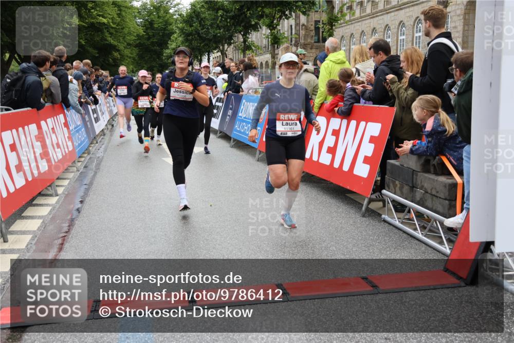 14.06.2026 - REWE Women's Run Strokosch-Dieckow http://msf.ph/oto/9786412 14.06.2026 10:07:15 Ziel 10006, 10007, 10008, 10009, 10205, 10467, 10609, 10888, 10949, 11015, 11084, 11127, 11161 meine-sportfotos.de