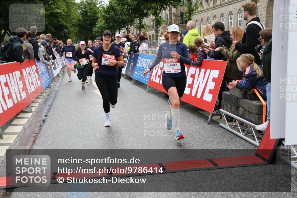 14.06.2026 - REWE Women's Run Strokosch-Dieckow http://msf.ph/oto/9786414 14.06.2026 10:07:15 Ziel 10006, 10007, 10008, 10009, 10205, 10467, 10609, 10888, 10949, 11015, 11084, 11127, 11161 meine-sportfotos.de