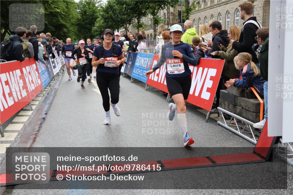 14.06.2026 - REWE Women's Run Strokosch-Dieckow http://msf.ph/oto/9786415 14.06.2026 10:07:16 Ziel 10006, 10007, 10008, 10009, 10205, 10467, 10609, 10888, 10949, 11015, 11084, 11127, 11161 meine-sportfotos.de