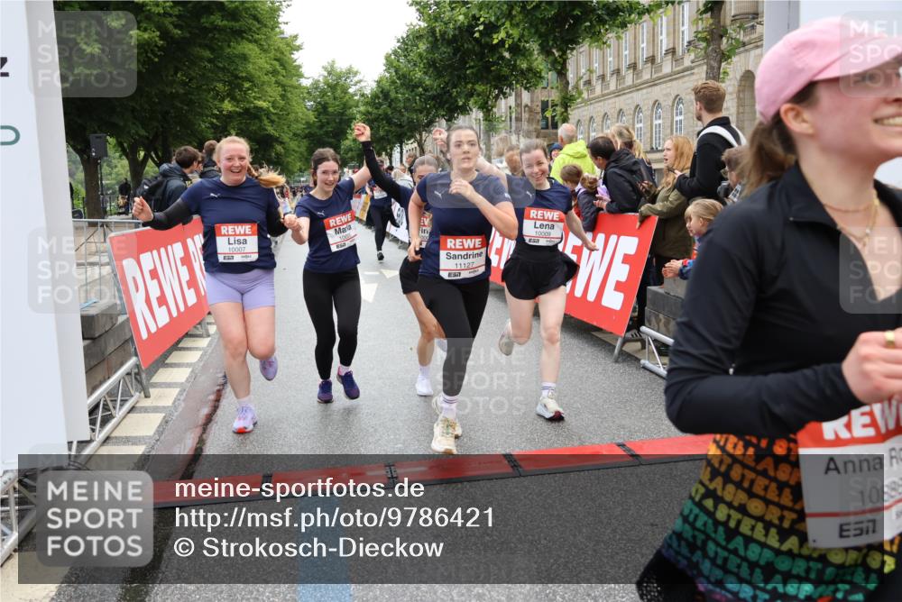 14.06.2026 - REWE Women's Run Strokosch-Dieckow http://msf.ph/oto/9786421 14.06.2026 10:07:18 Ziel 10006, 10007, 10008, 10009, 10117, 10205, 10467, 10888, 10949, 11015, 11084, 11127, 11161 meine-sportfotos.de