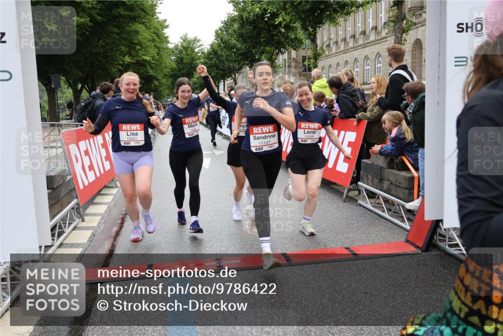 14.06.2026 - REWE Women's Run Strokosch-Dieckow http://msf.ph/oto/9786422 14.06.2026 10:07:18 Ziel 10006, 10007, 10008, 10009, 10117, 10205, 10467, 10888, 10949, 11015, 11084, 11127, 11161 meine-sportfotos.de