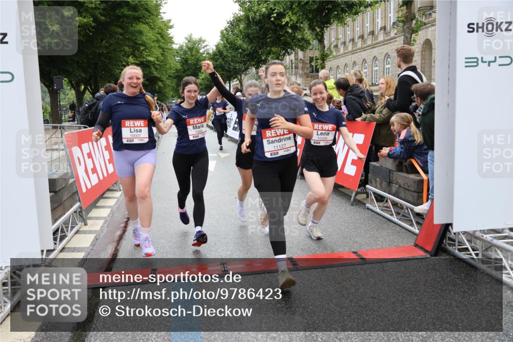 14.06.2026 - REWE Women's Run Strokosch-Dieckow http://msf.ph/oto/9786423 14.06.2026 10:07:18 Ziel 10006, 10007, 10008, 10009, 10117, 10205, 10467, 10888, 10949, 11015, 11084, 11127, 11161 meine-sportfotos.de