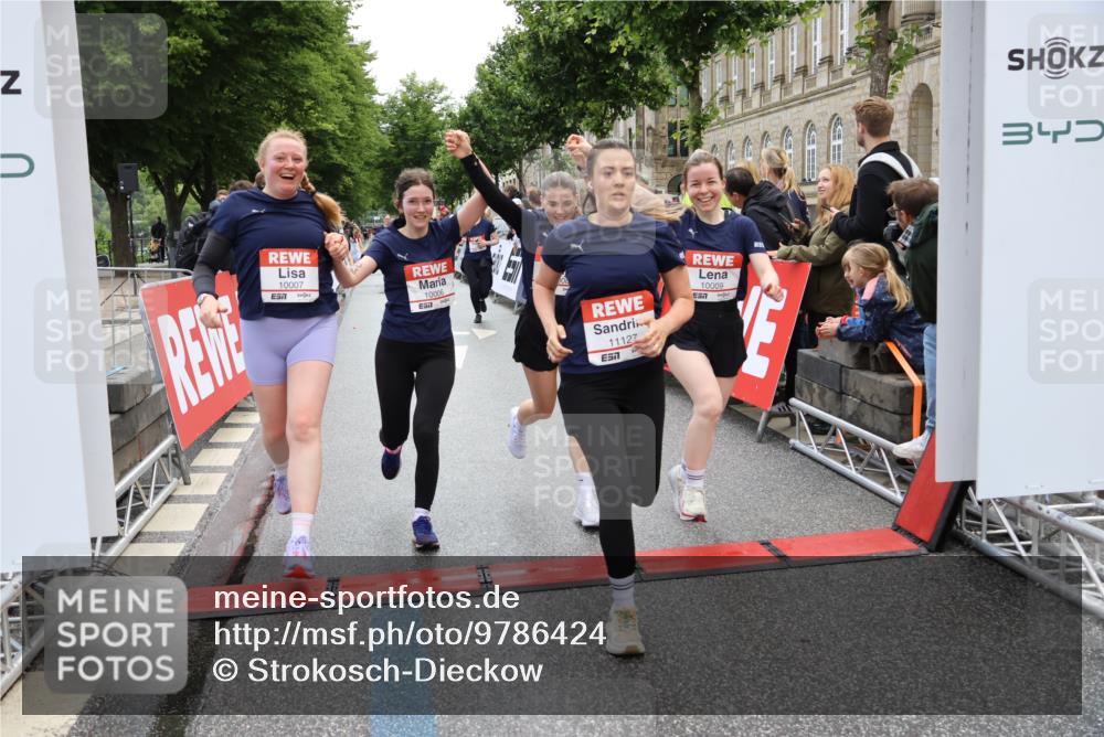14.06.2026 - REWE Women's Run Strokosch-Dieckow http://msf.ph/oto/9786424 14.06.2026 10:07:18 Ziel 10006, 10007, 10008, 10009, 10117, 10205, 10467, 10888, 10949, 11015, 11084, 11127, 11161 meine-sportfotos.de