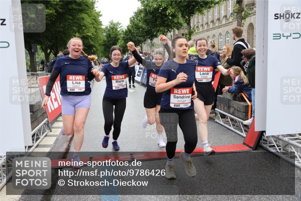 14.06.2026 - REWE Women's Run Strokosch-Dieckow http://msf.ph/oto/9786426 14.06.2026 10:07:19 Ziel 10006, 10007, 10008, 10009, 10117, 10205, 10467, 10888, 10949, 11015, 11084, 11127, 11161 meine-sportfotos.de