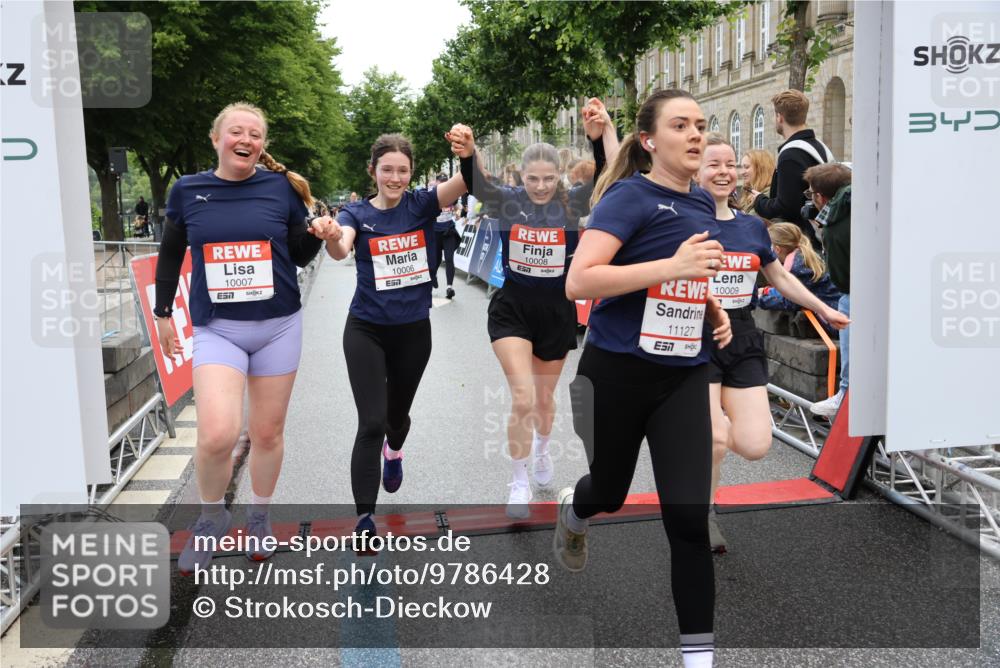 14.06.2026 - REWE Women's Run Strokosch-Dieckow http://msf.ph/oto/9786428 14.06.2026 10:07:19 Ziel 10006, 10007, 10008, 10009, 10117, 10205, 10467, 10888, 10949, 11015, 11084, 11127, 11161 meine-sportfotos.de