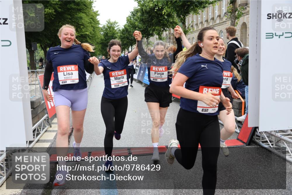 14.06.2026 - REWE Women's Run Strokosch-Dieckow http://msf.ph/oto/9786429 14.06.2026 10:07:19 Ziel 10006, 10007, 10008, 10009, 10117, 10205, 10467, 10888, 10949, 11015, 11084, 11127, 11161 meine-sportfotos.de