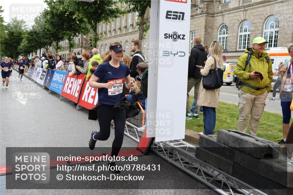 14.06.2026 - REWE Women's Run Strokosch-Dieckow http://msf.ph/oto/9786431 14.06.2026 10:07:22 Ziel 10006, 10007, 10008, 10009, 10117, 10205, 10467, 10508, 10888, 10949, 11084, 11127, 11161, 11192 meine-sportfotos.de