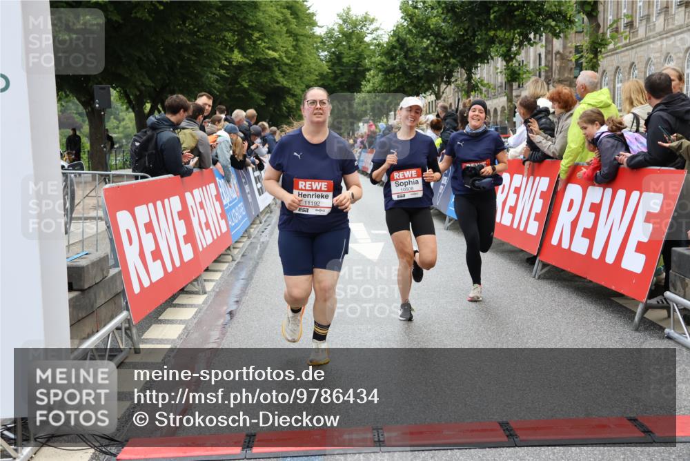 14.06.2026 - REWE Women's Run Strokosch-Dieckow http://msf.ph/oto/9786434 14.06.2026 10:07:26 Ziel 10006, 10007, 10008, 10009, 10117, 10508, 11127, 11192, 11252 meine-sportfotos.de