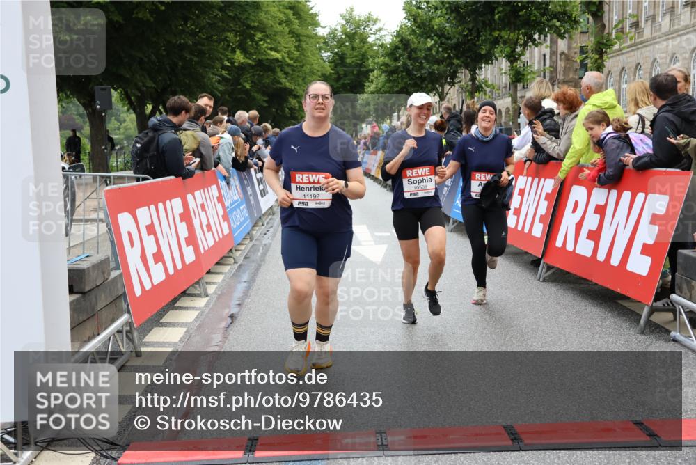 14.06.2026 - REWE Women's Run Strokosch-Dieckow http://msf.ph/oto/9786435 14.06.2026 10:07:26 Ziel 10006, 10007, 10008, 10009, 10117, 10508, 11127, 11192, 11252 meine-sportfotos.de