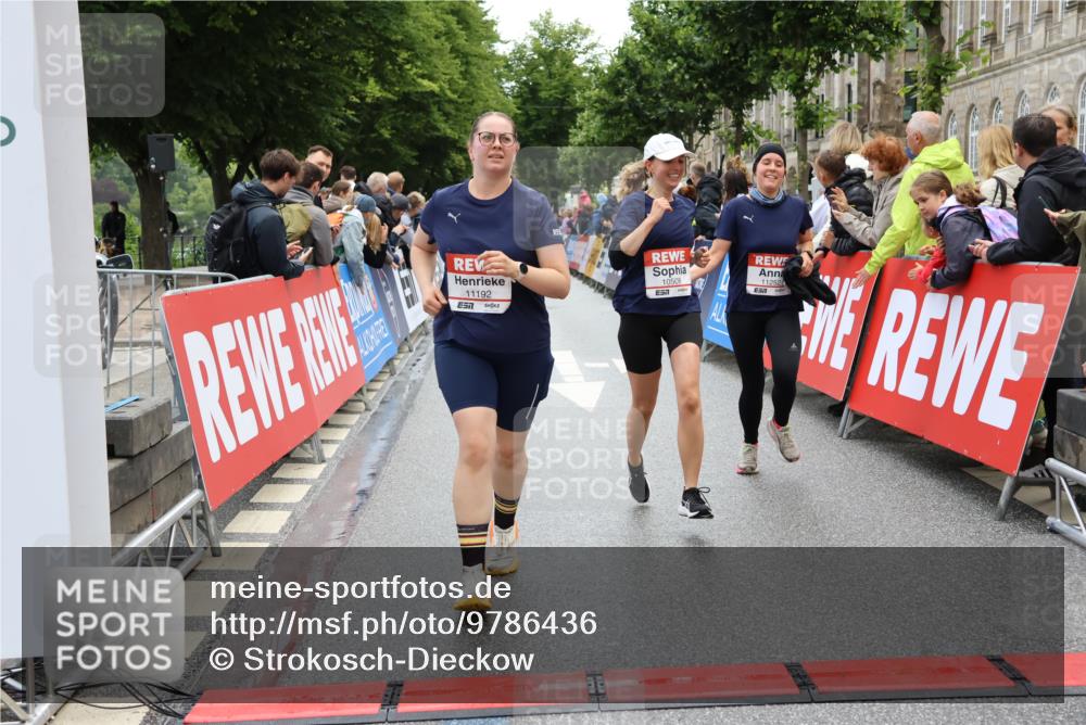 14.06.2026 - REWE Women's Run Strokosch-Dieckow http://msf.ph/oto/9786436 14.06.2026 10:07:26 Ziel 10006, 10007, 10008, 10009, 10117, 10508, 11127, 11192, 11252 meine-sportfotos.de