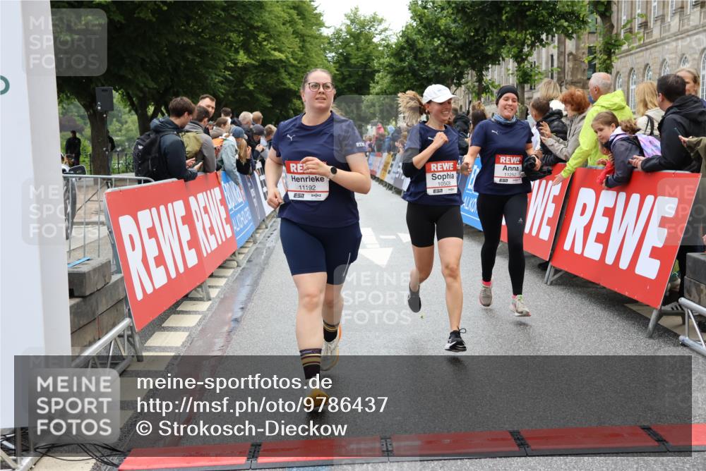 14.06.2026 - REWE Women's Run Strokosch-Dieckow http://msf.ph/oto/9786437 14.06.2026 10:07:26 Ziel 10006, 10007, 10008, 10009, 10117, 10508, 11127, 11192, 11252 meine-sportfotos.de