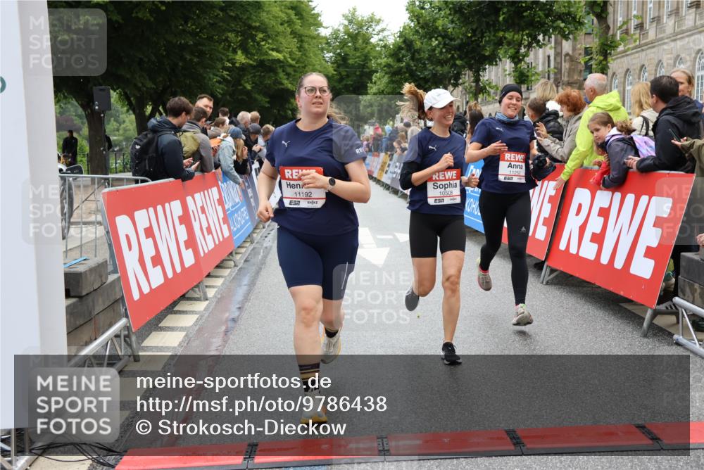 14.06.2026 - REWE Women's Run Strokosch-Dieckow http://msf.ph/oto/9786438 14.06.2026 10:07:26 Ziel 10006, 10007, 10008, 10009, 10117, 10508, 11127, 11192, 11252 meine-sportfotos.de