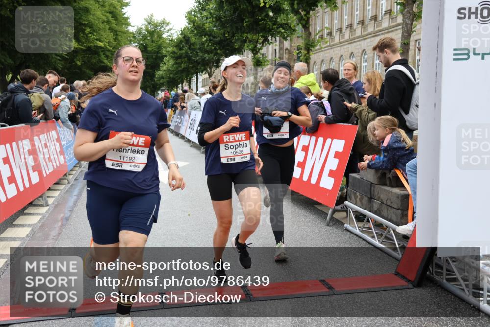 14.06.2026 - REWE Women's Run Strokosch-Dieckow http://msf.ph/oto/9786439 14.06.2026 10:07:27 Ziel 10117, 10508, 11192, 11252 meine-sportfotos.de