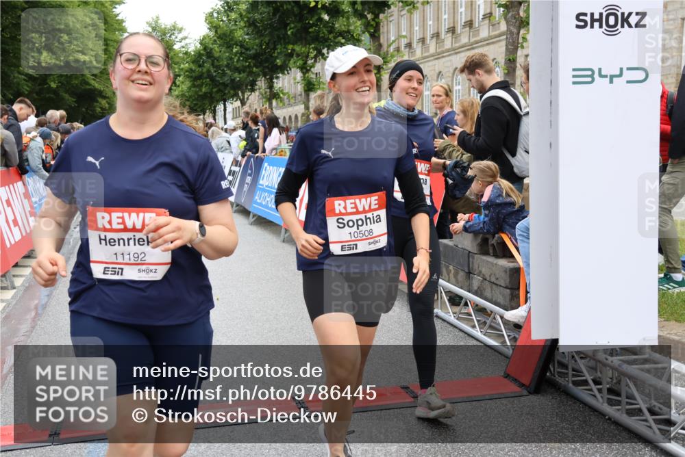 14.06.2026 - REWE Women's Run Strokosch-Dieckow http://msf.ph/oto/9786445 14.06.2026 10:07:27 Ziel 10117, 10508, 11192, 11252 meine-sportfotos.de