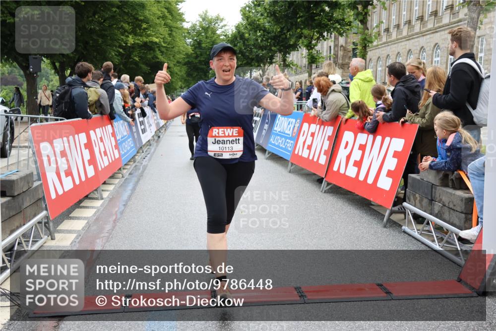 14.06.2026 - REWE Women's Run Strokosch-Dieckow http://msf.ph/oto/9786448 14.06.2026 10:07:35 Ziel 10113, 10861, 11252 meine-sportfotos.de
