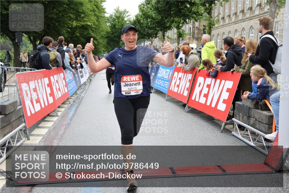 14.06.2026 - REWE Women's Run Strokosch-Dieckow http://msf.ph/oto/9786449 14.06.2026 10:07:35 Ziel 10113, 10861, 11252 meine-sportfotos.de