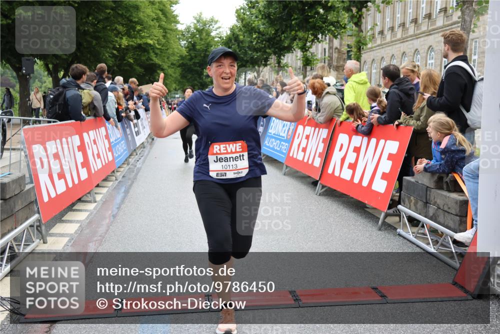 14.06.2026 - REWE Women's Run Strokosch-Dieckow http://msf.ph/oto/9786450 14.06.2026 10:07:35 Ziel 10113, 10861, 11252 meine-sportfotos.de