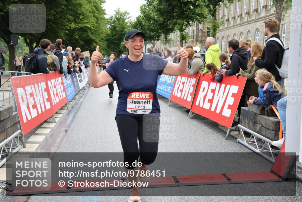 14.06.2026 - REWE Women's Run Strokosch-Dieckow http://msf.ph/oto/9786451 14.06.2026 10:07:35 Ziel 10113, 10861, 11252 meine-sportfotos.de