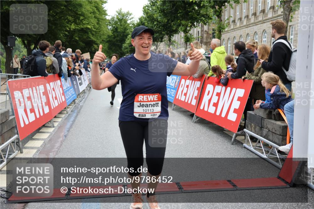 14.06.2026 - REWE Women's Run Strokosch-Dieckow http://msf.ph/oto/9786452 14.06.2026 10:07:35 Ziel 10113, 10861, 11252 meine-sportfotos.de