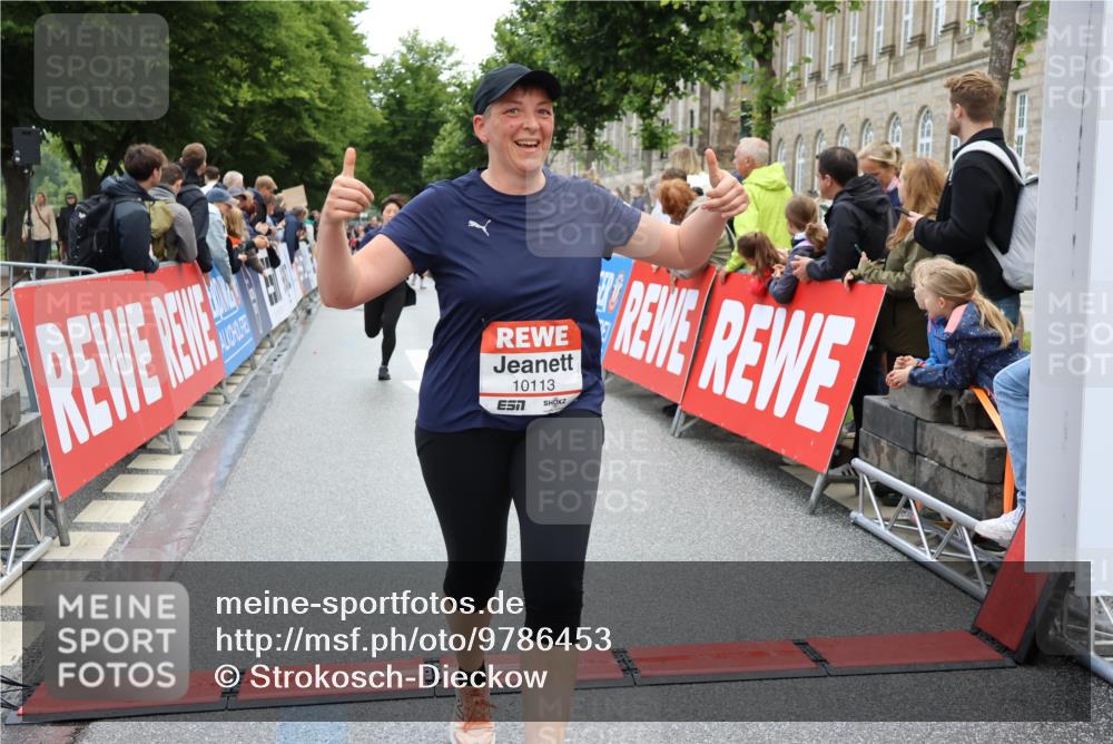 14.06.2026 - REWE Women's Run Strokosch-Dieckow http://msf.ph/oto/9786453 14.06.2026 10:07:35 Ziel 10113, 10861, 11252 meine-sportfotos.de