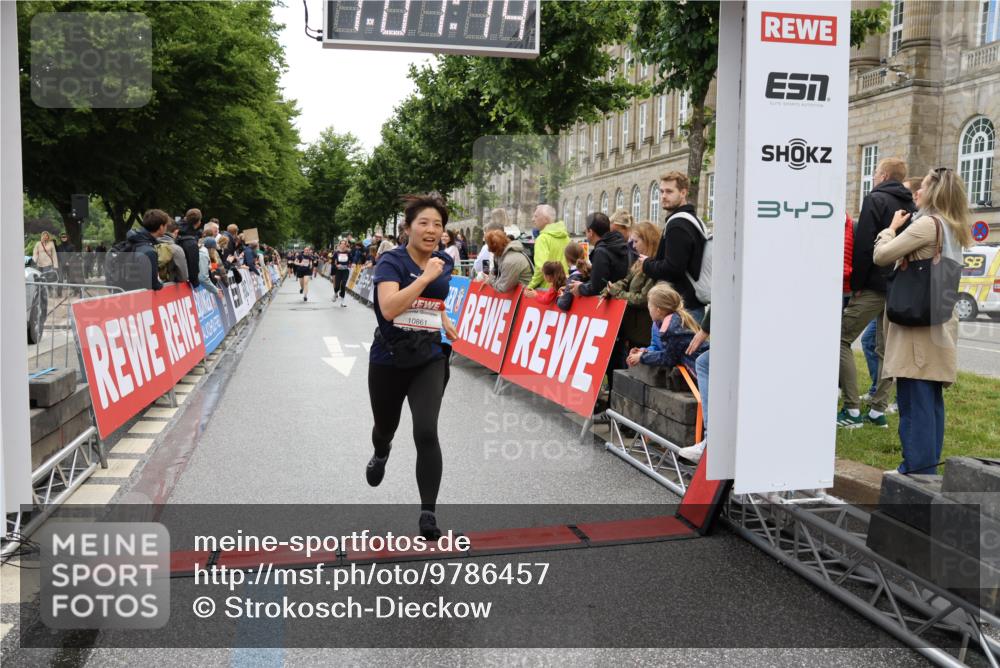 14.06.2026 - REWE Women's Run Strokosch-Dieckow http://msf.ph/oto/9786457 14.06.2026 10:07:37 Ziel 10113, 10861 meine-sportfotos.de