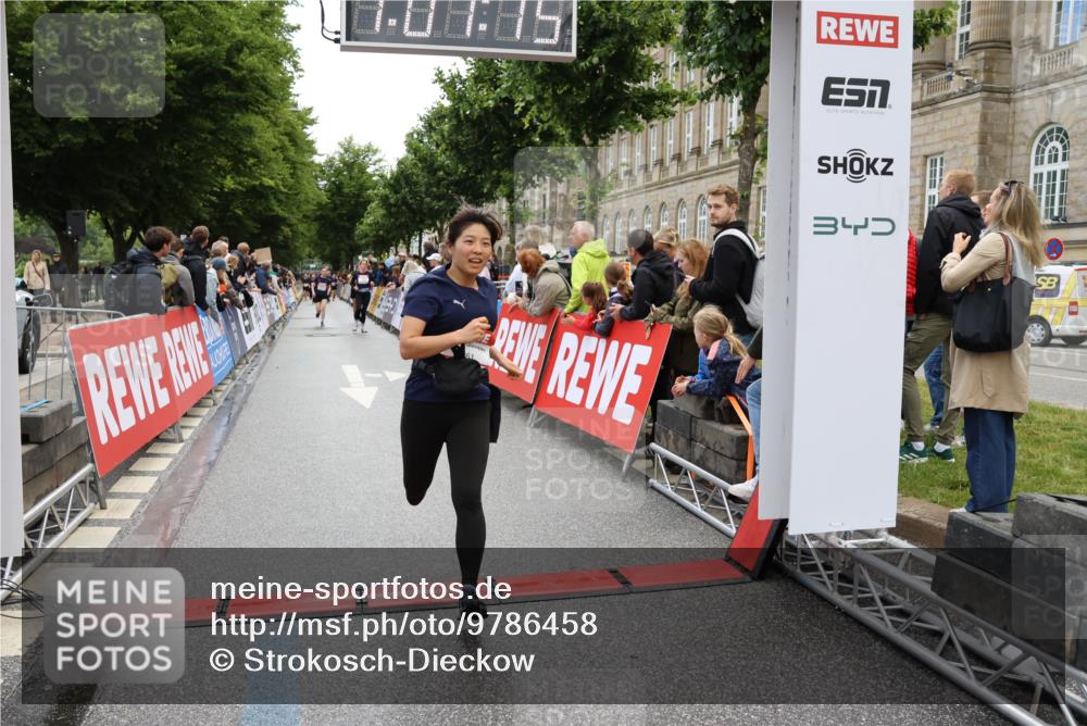 14.06.2026 - REWE Women's Run Strokosch-Dieckow http://msf.ph/oto/9786458 14.06.2026 10:07:37 Ziel 10113, 10861 meine-sportfotos.de