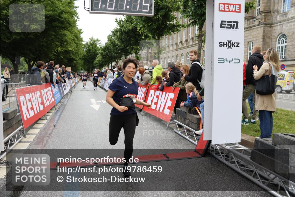 14.06.2026 - REWE Women's Run Strokosch-Dieckow http://msf.ph/oto/9786459 14.06.2026 10:07:37 Ziel 10113, 10861 meine-sportfotos.de