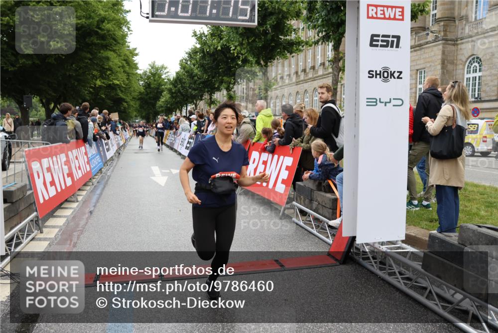 14.06.2026 - REWE Women's Run Strokosch-Dieckow http://msf.ph/oto/9786460 14.06.2026 10:07:37 Ziel 10113, 10861 meine-sportfotos.de