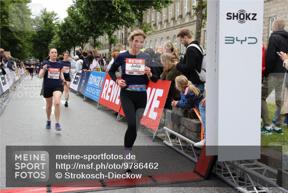 14.06.2026 - REWE Women's Run Strokosch-Dieckow http://msf.ph/oto/9786462 14.06.2026 10:07:42 Ziel 10113, 10861, 10924, 10965, 11077 meine-sportfotos.de