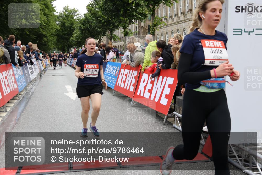 14.06.2026 - REWE Women's Run Strokosch-Dieckow http://msf.ph/oto/9786464 14.06.2026 10:07:43 Ziel 10861, 10924, 10965, 11077 meine-sportfotos.de