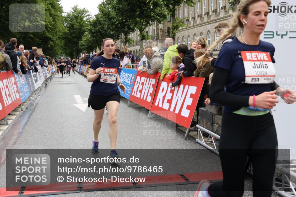 14.06.2026 - REWE Women's Run Strokosch-Dieckow http://msf.ph/oto/9786465 14.06.2026 10:07:43 Ziel 10861, 10924, 10965, 11077 meine-sportfotos.de
