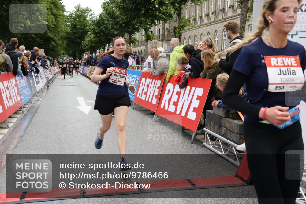 14.06.2026 - REWE Women's Run Strokosch-Dieckow http://msf.ph/oto/9786466 14.06.2026 10:07:43 Ziel 10861, 10924, 10965, 11077 meine-sportfotos.de