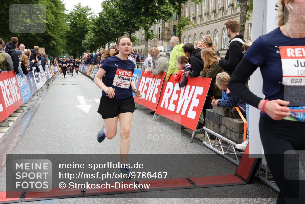 14.06.2026 - REWE Women's Run Strokosch-Dieckow http://msf.ph/oto/9786467 14.06.2026 10:07:43 Ziel 10861, 10924, 10965, 11077 meine-sportfotos.de