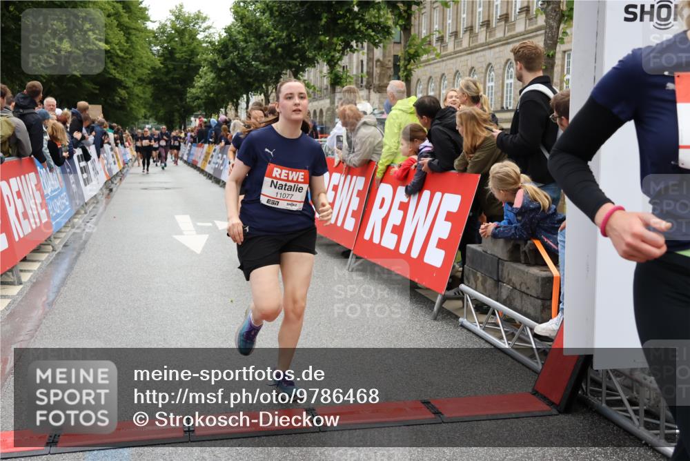 14.06.2026 - REWE Women's Run Strokosch-Dieckow http://msf.ph/oto/9786468 14.06.2026 10:07:43 Ziel 10861, 10924, 10965, 11077 meine-sportfotos.de