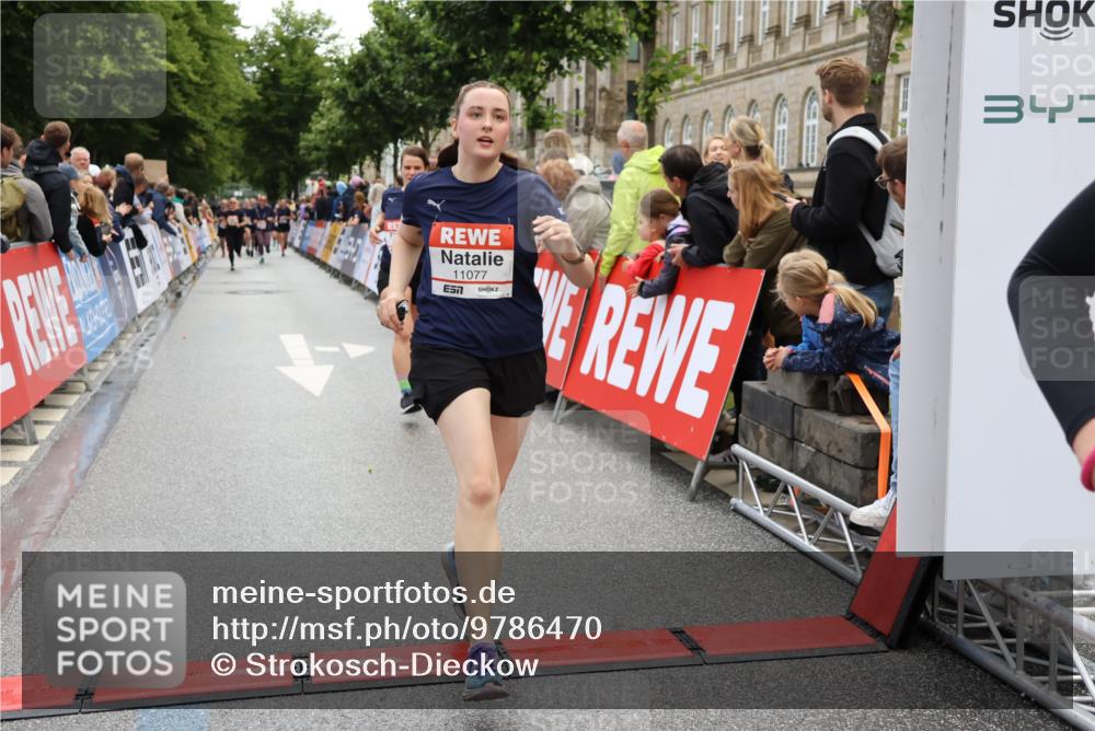 14.06.2026 - REWE Women's Run Strokosch-Dieckow http://msf.ph/oto/9786470 14.06.2026 10:07:43 Ziel 10861, 10924, 10965, 11077 meine-sportfotos.de