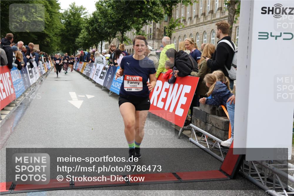 14.06.2026 - REWE Women's Run Strokosch-Dieckow http://msf.ph/oto/9786473 14.06.2026 10:07:44 Ziel 10861, 10924, 10965, 11077 meine-sportfotos.de