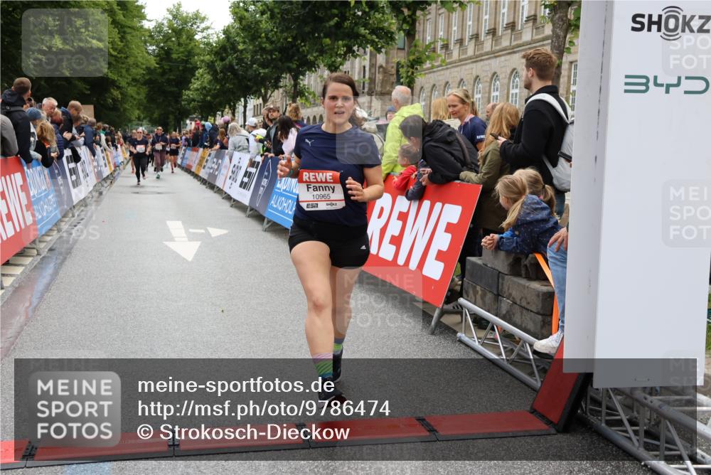14.06.2026 - REWE Women's Run Strokosch-Dieckow http://msf.ph/oto/9786474 14.06.2026 10:07:44 Ziel 10861, 10924, 10965, 11077 meine-sportfotos.de