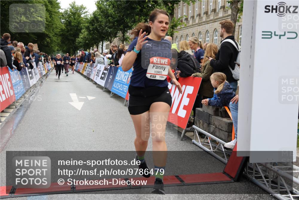 14.06.2026 - REWE Women's Run Strokosch-Dieckow http://msf.ph/oto/9786479 14.06.2026 10:07:45 Ziel 10861, 10924, 10965, 11077 meine-sportfotos.de