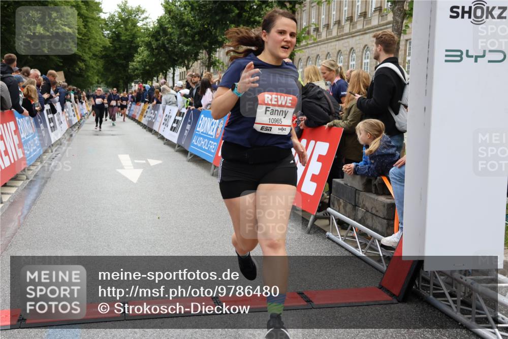 14.06.2026 - REWE Women's Run Strokosch-Dieckow http://msf.ph/oto/9786480 14.06.2026 10:07:45 Ziel 10861, 10924, 10965, 11077 meine-sportfotos.de